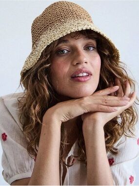 ICHI Two-Tone Crochet Straw Accent Basket Hat — Brown & Cream